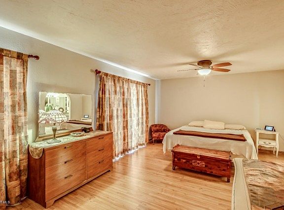 5th image of 2467 W Winchcomb Dr