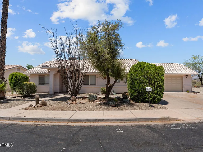 2110 W Terrace Dr — Photo 1