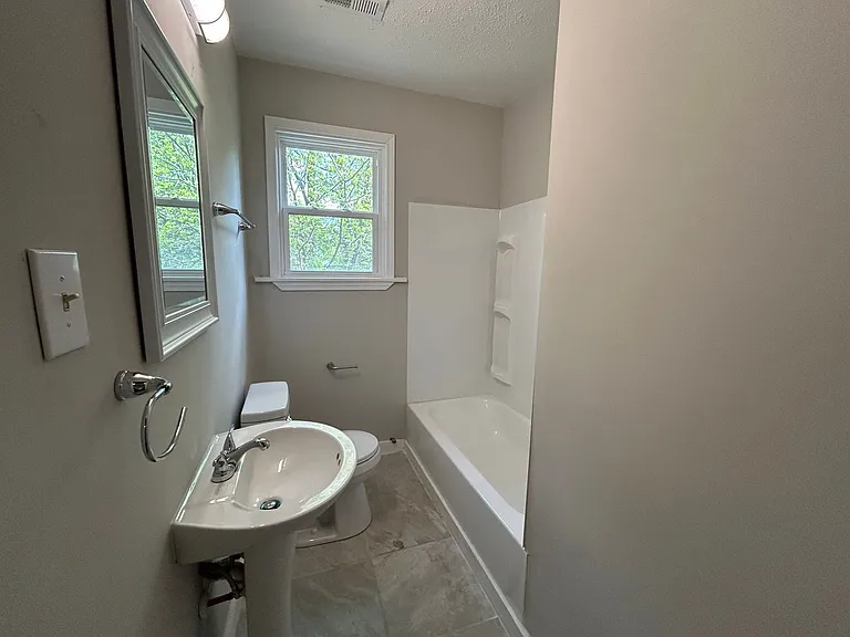 1002 S 10th St — Photo 10