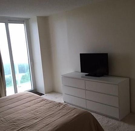 4th image of 100 Bayview Dr APT 1423