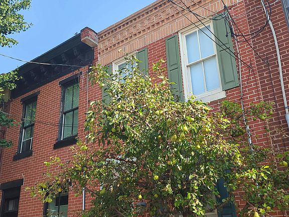 2nd image of 127 Monroe St