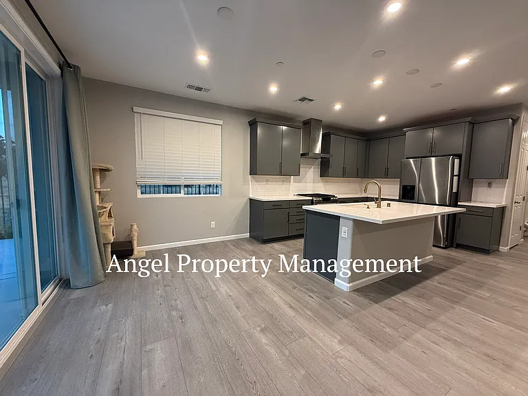 433 Fuchsia Ct — Photo 4
