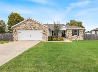 920 Seabiscuit Dr, Prairie Grove, AR 72753