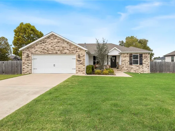 920 Seabiscuit Dr, Prairie Grove, AR 72753