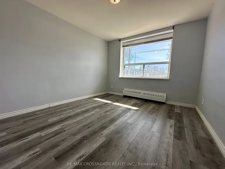 363 Lakeshore Rd E #102 — Photo 6