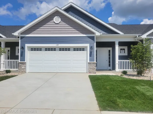 125 Crescent Ave #19, Linden, MI 48451