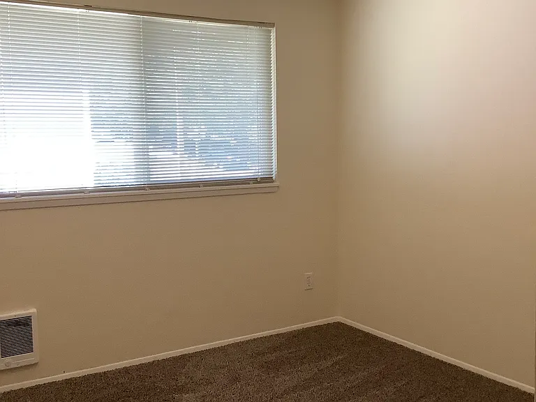 1054 Callahan Dr — Photo 22