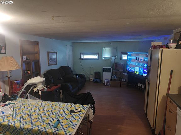 4th image of 32203 Douglas Dr