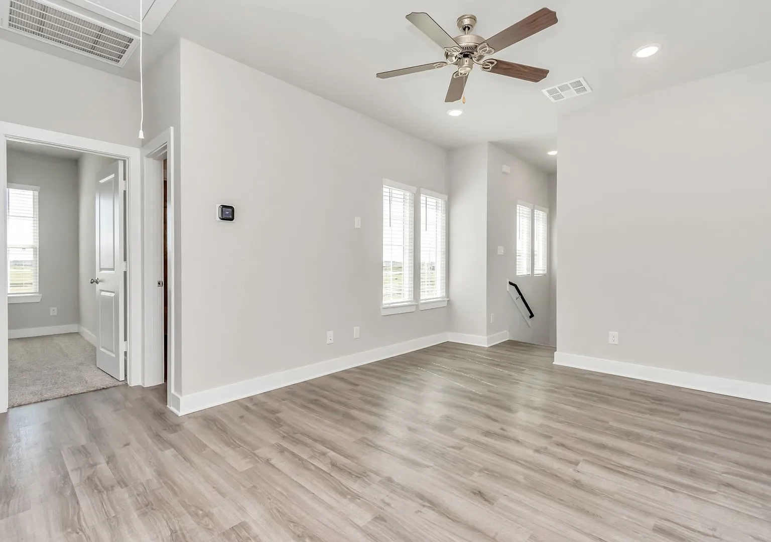 Welcome to the Cypress Smart Style, Contemporary Comfort. — Photo 3