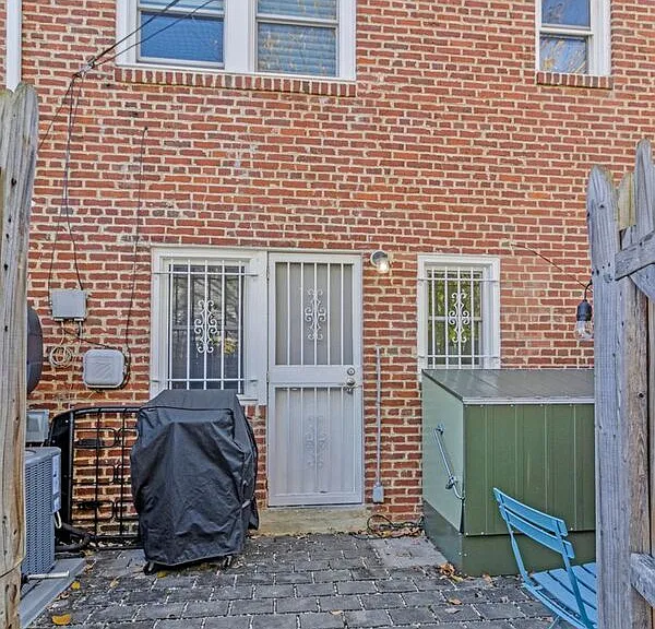 2030 E St NE — Photo 37