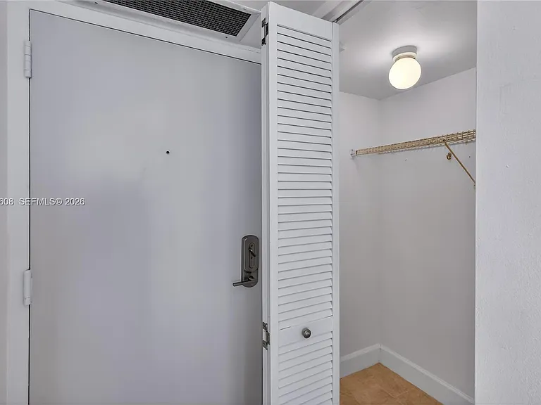 600 NE 36th St #1220 — Photo 31