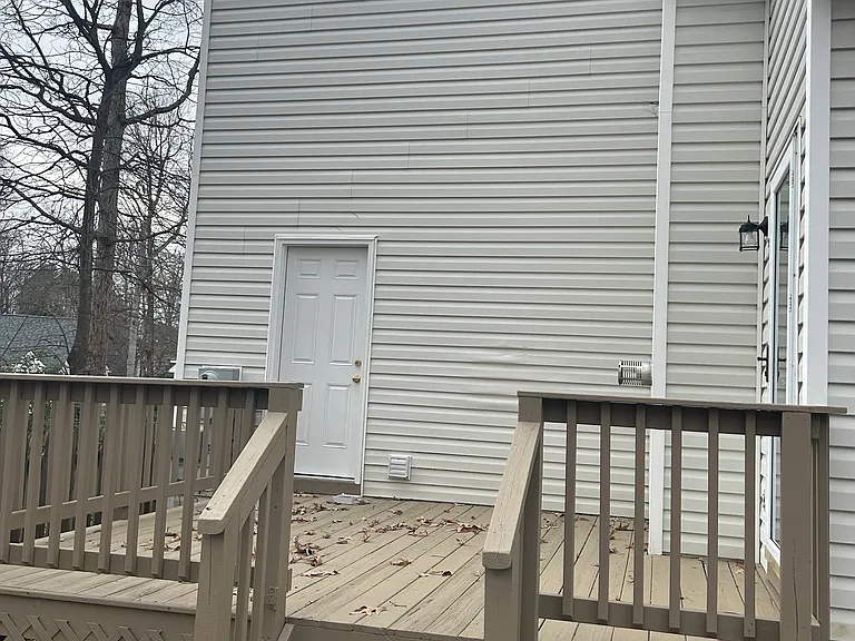 10136 Oakley Pointe Dr — Photo 2