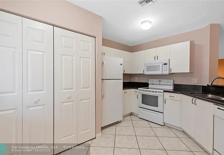 1186 SW 44th Ave — Photo 45