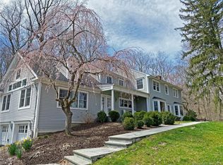 534 Valley Rd, New Canaan, CT 06840
