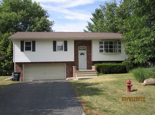 728 Questover Dr, Carthage, IL 62321