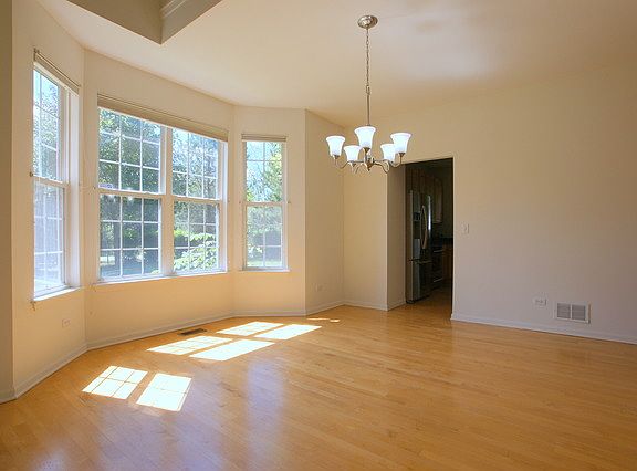 4th image of 22 N Silverton Ct