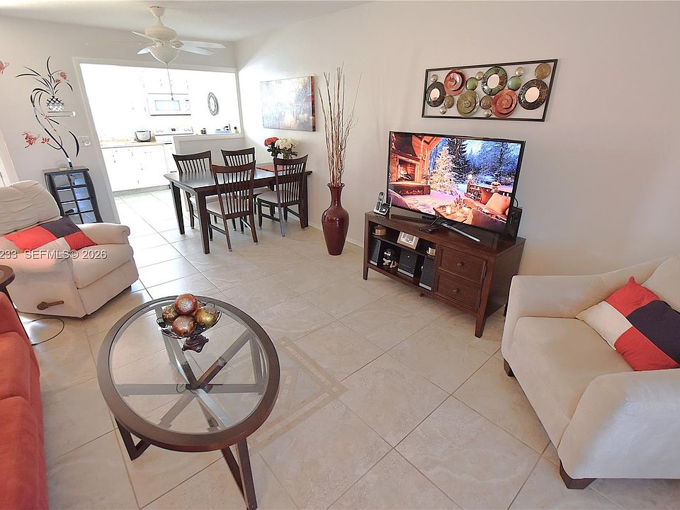 1st image of 2971 Crosley Dr W APT G