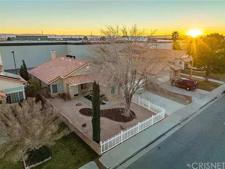 2516 Starbrite Ave — Photo 2