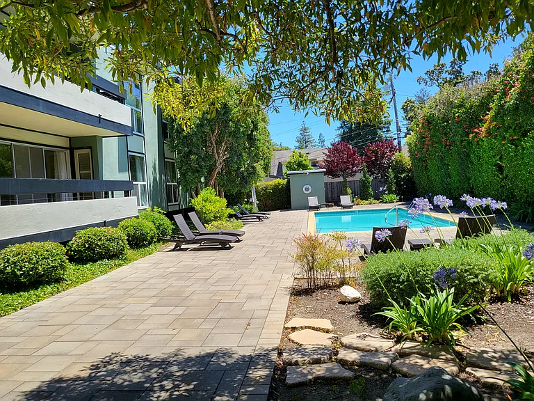 26 Hayward Ave #205 — Photo 4