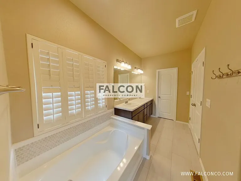 9958 Golf Crest Dr — Photo 10