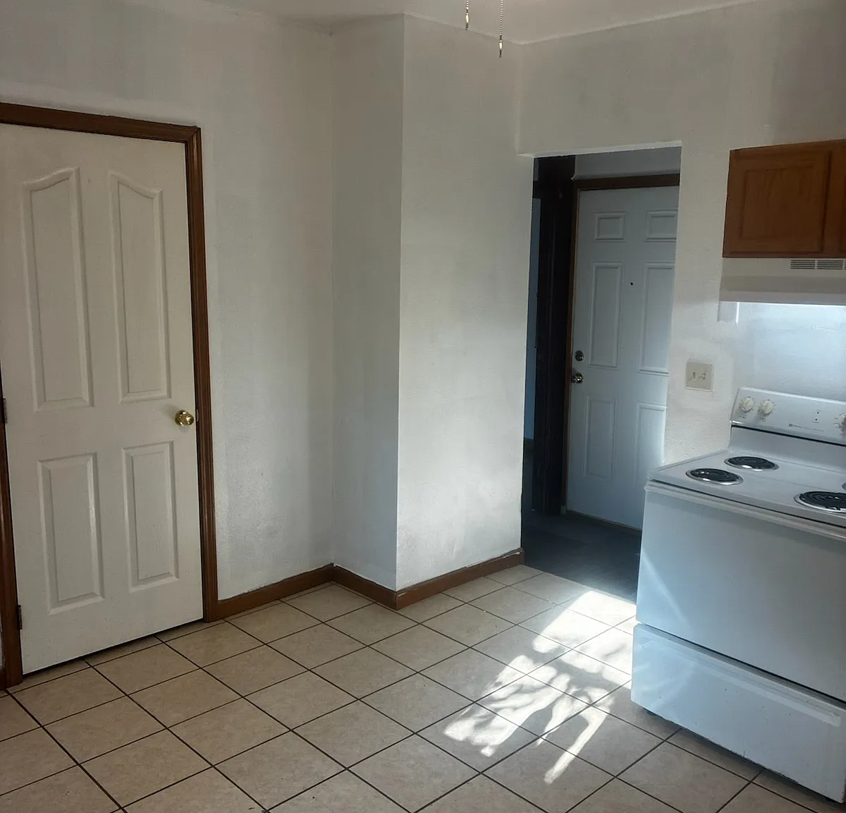 3 bed, 900 sqft, $875 — Photo 2