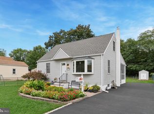 9024 Lynn Ave, Levittown, PA 19054