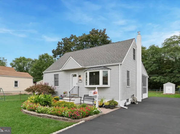 9024 Lynn Ave, Levittown, PA 19054