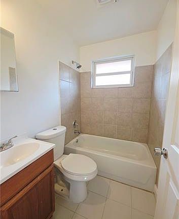 4th image of 9023 Palm St #A