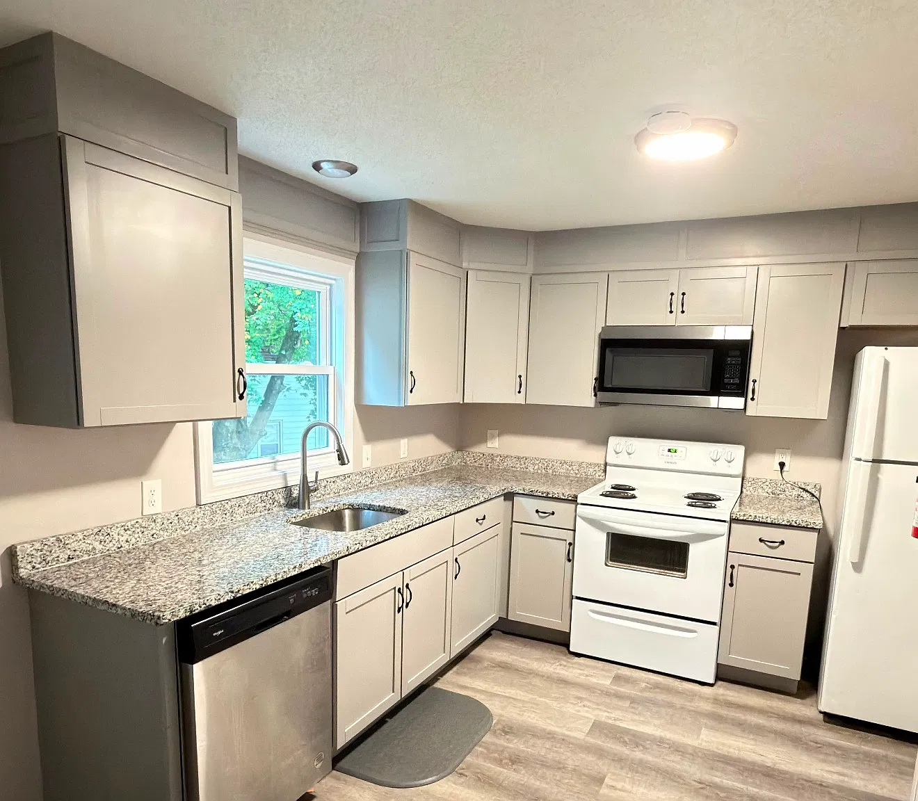 3 bed, 1.5 bath, $1,800 — Photo 1