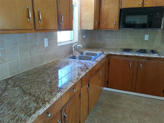 5th image of 2931 Barksdale Dr