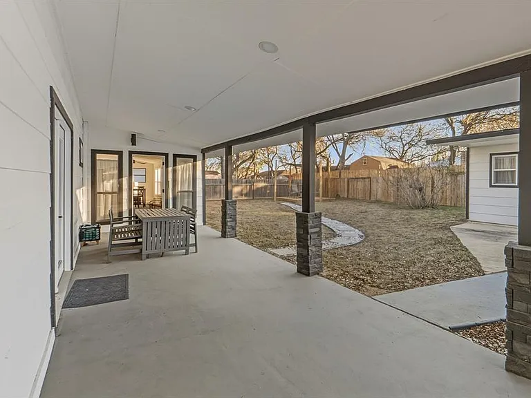 2107 Lewood Cir — Photo 24