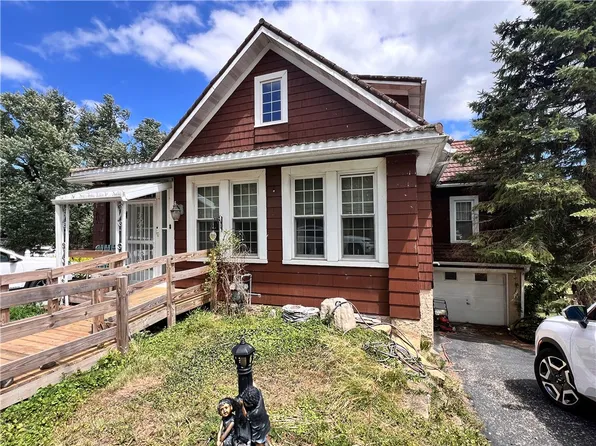 8 McCarrell Rd, Hickory, PA 15340