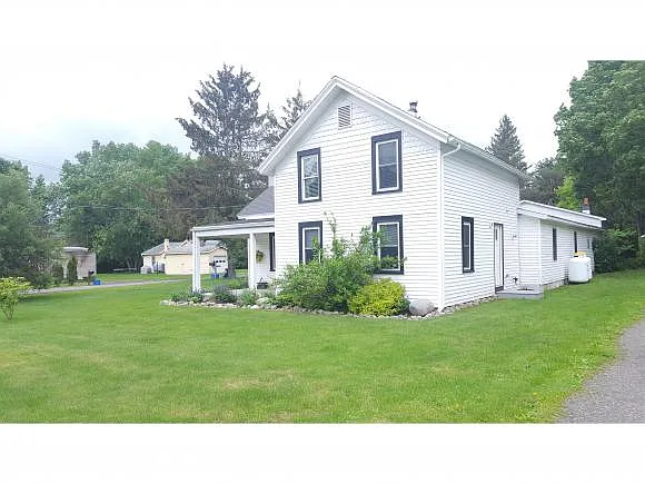 18 Waverly St photo 1