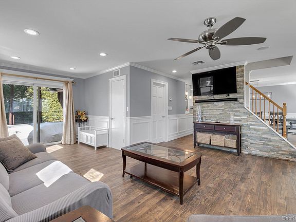 4th image of 1160 Bellmore Road