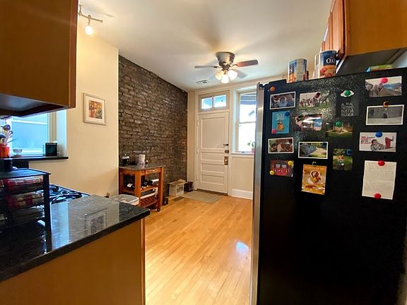 2nd image of 4124 N Clarendon Ave APT 3
