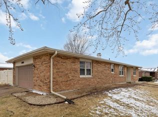 3800 Stonegate Rd, Quincy, IL 62305