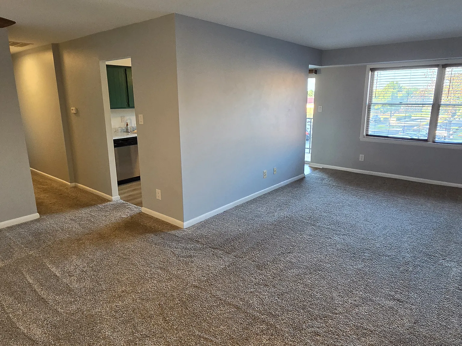 2 bed, 1.5 bath, 964 sqft, $1,695 — Photo 2