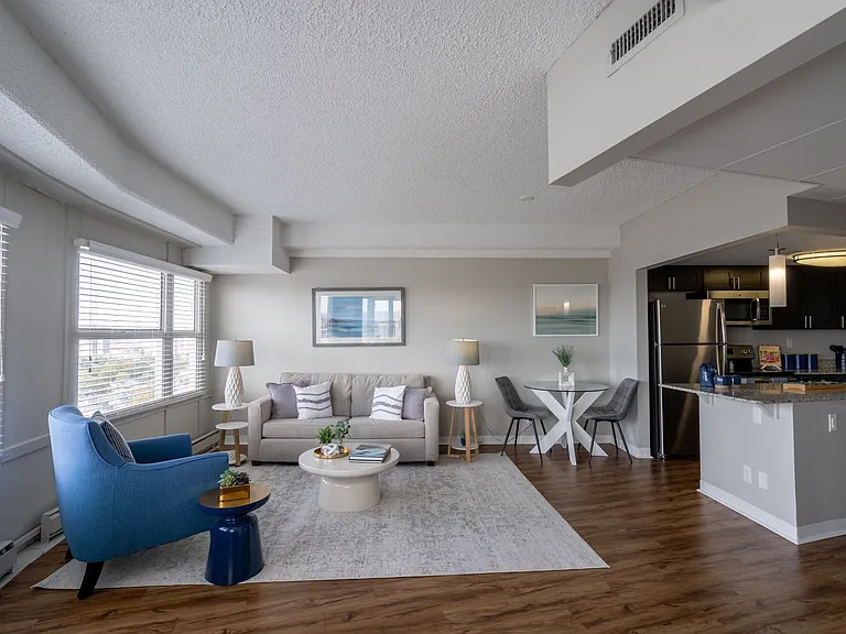 University Club Apartments — Photo 16