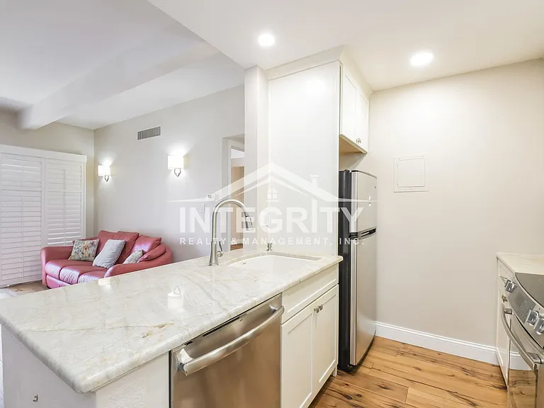1365 Columbine St #102 — Photo 11