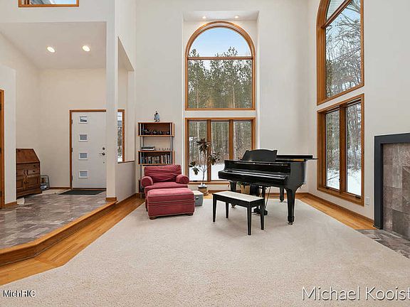 5th image of 10100 Deer Creek Dr SE