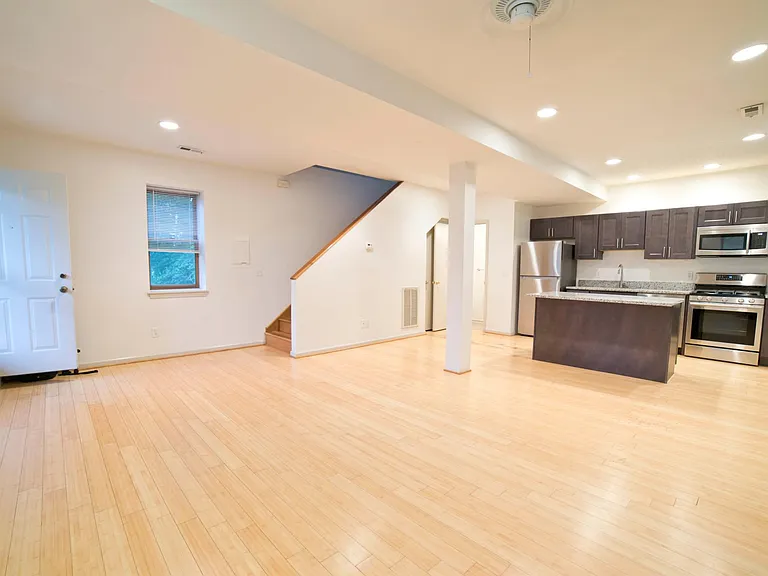 2144 W 7th St — Photo 9