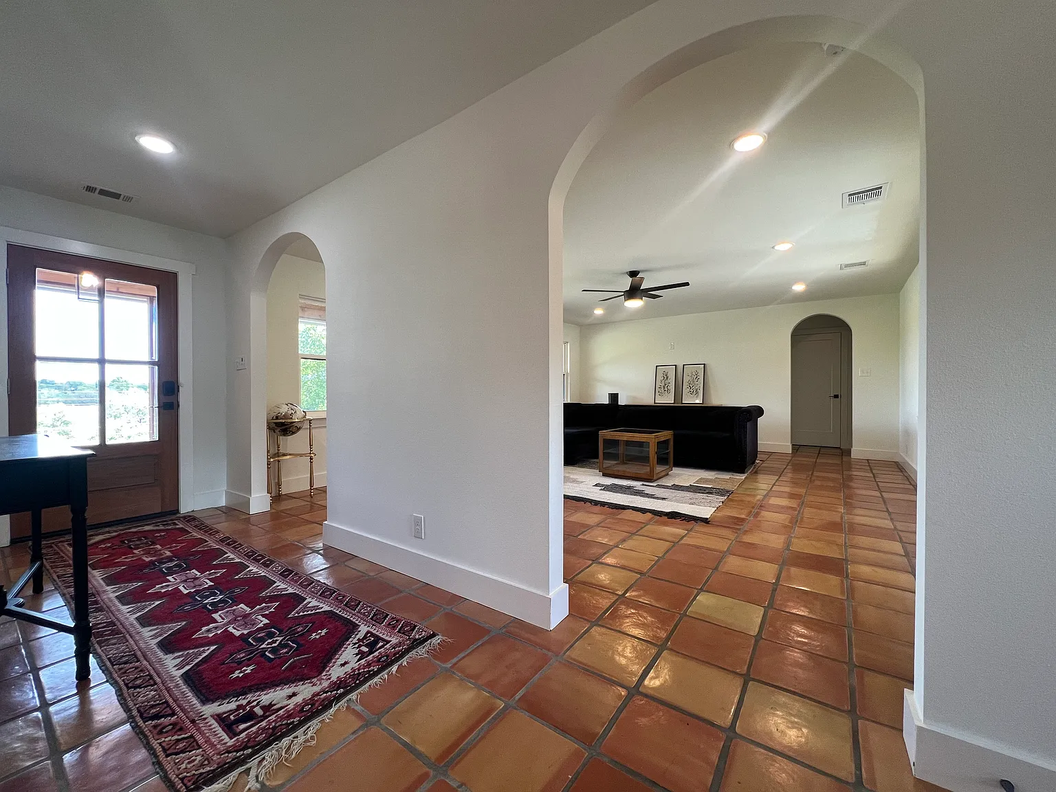 3 bed, 2275 sqft, $3,400 — Photo 3