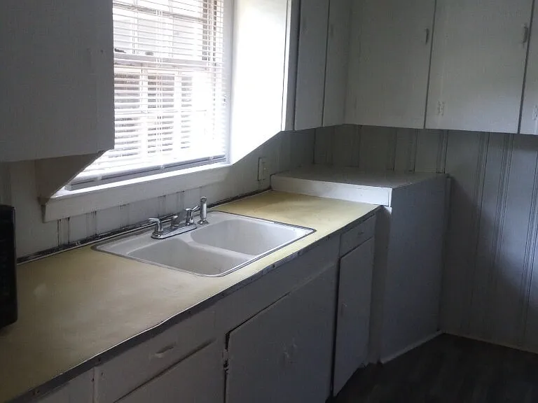 822 Magness Dr — Photo 2
