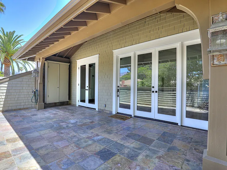2135 De La Vina St #B — Photo 2