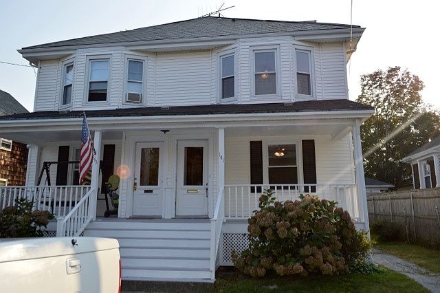 Charming and well laid out duplex with 4 bedrooms and 2 bath