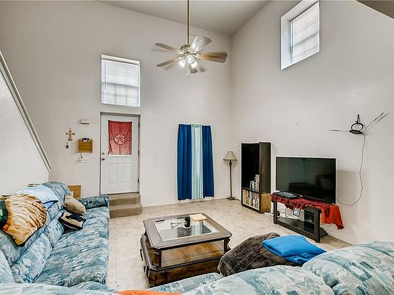4th image of 108 E Davilla St
