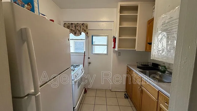 Studio, $1,100 — Photo 4