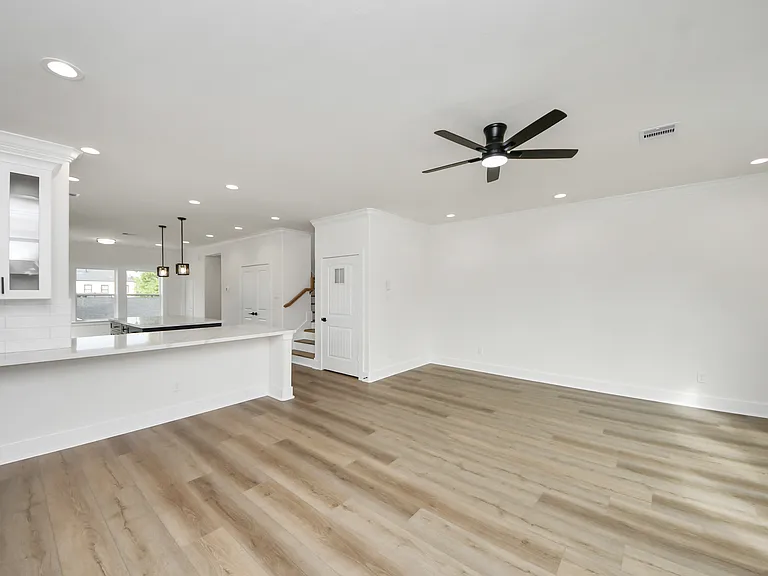 3806A Yale St — Photo 8