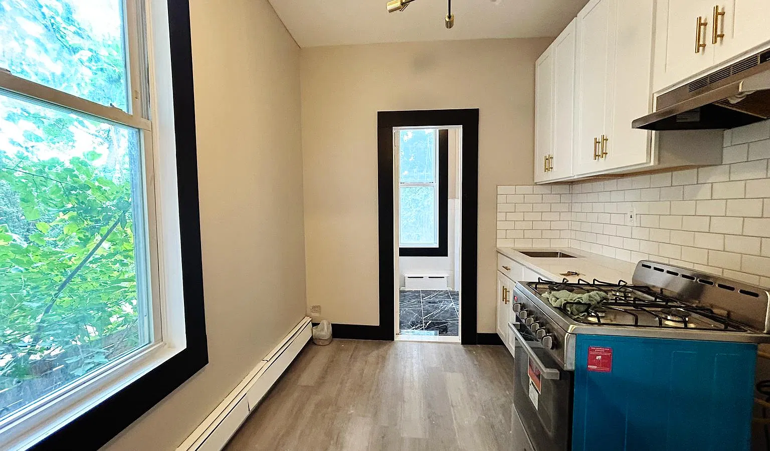 3 bed, 850 sqft, $1,950 — Photo 2