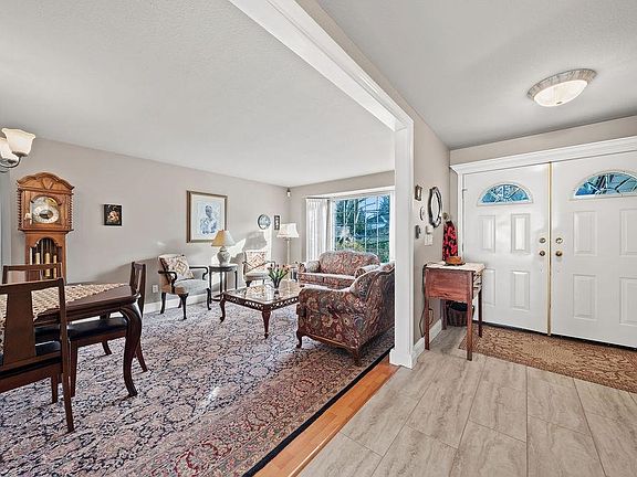 4th image of 19620 Somerset Dr